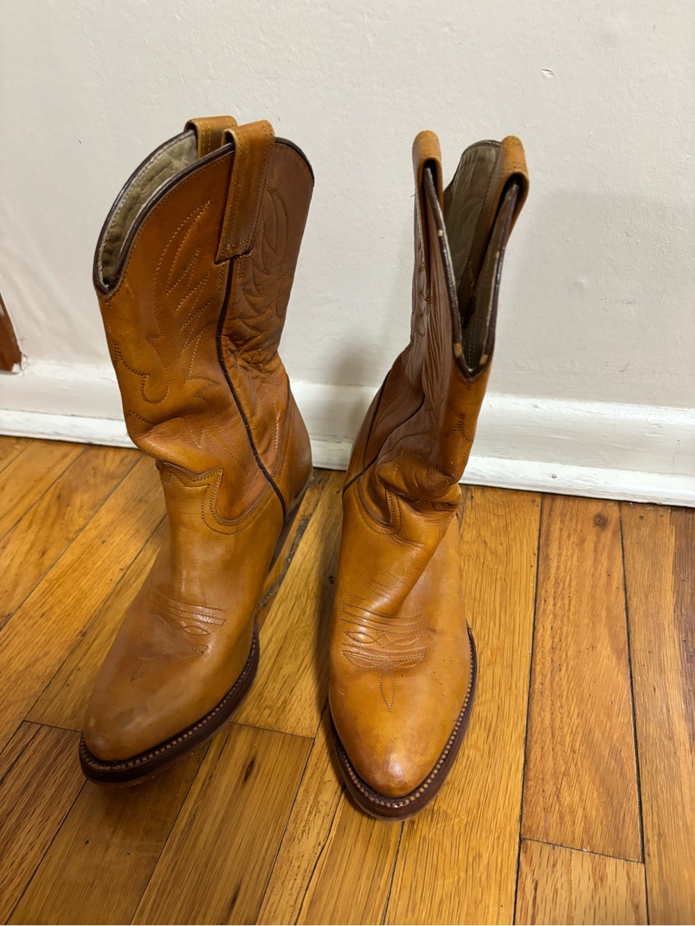 Vintage women’s cowboy boots